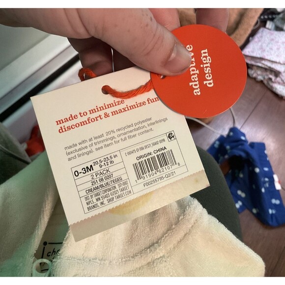 christan robinson 2 piece set neutral in color medical adaptive 0-3 months nwt - Picture 4 of 5